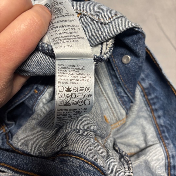 Levi's Classic Blue Denim Jacket - Picture 5 of 8